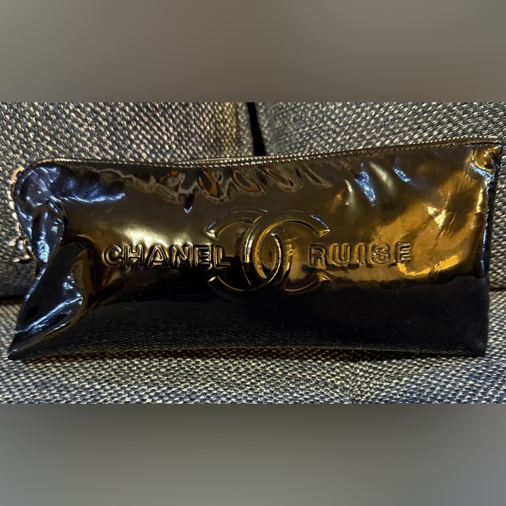 CHANEL AUTHENTIC CHANEL CRUISE BLACK PATENT LEATHER POUCH. EUC.